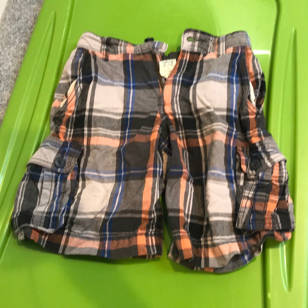 Boys size 8 plaid cargo shorts